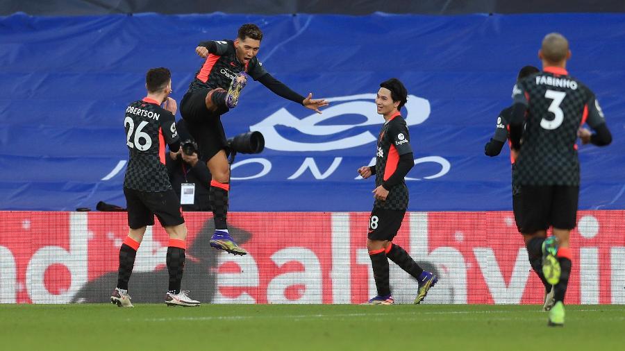 Roberto Firmino comemora um de seus gols marcados contra o Crystal Palace  - Pool/Getty Images