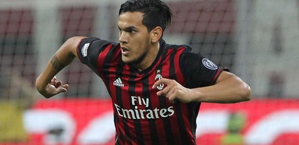 Opção de Abel, Gómez já atuou como lateral-direito no Milan e no próprio Palmeiras