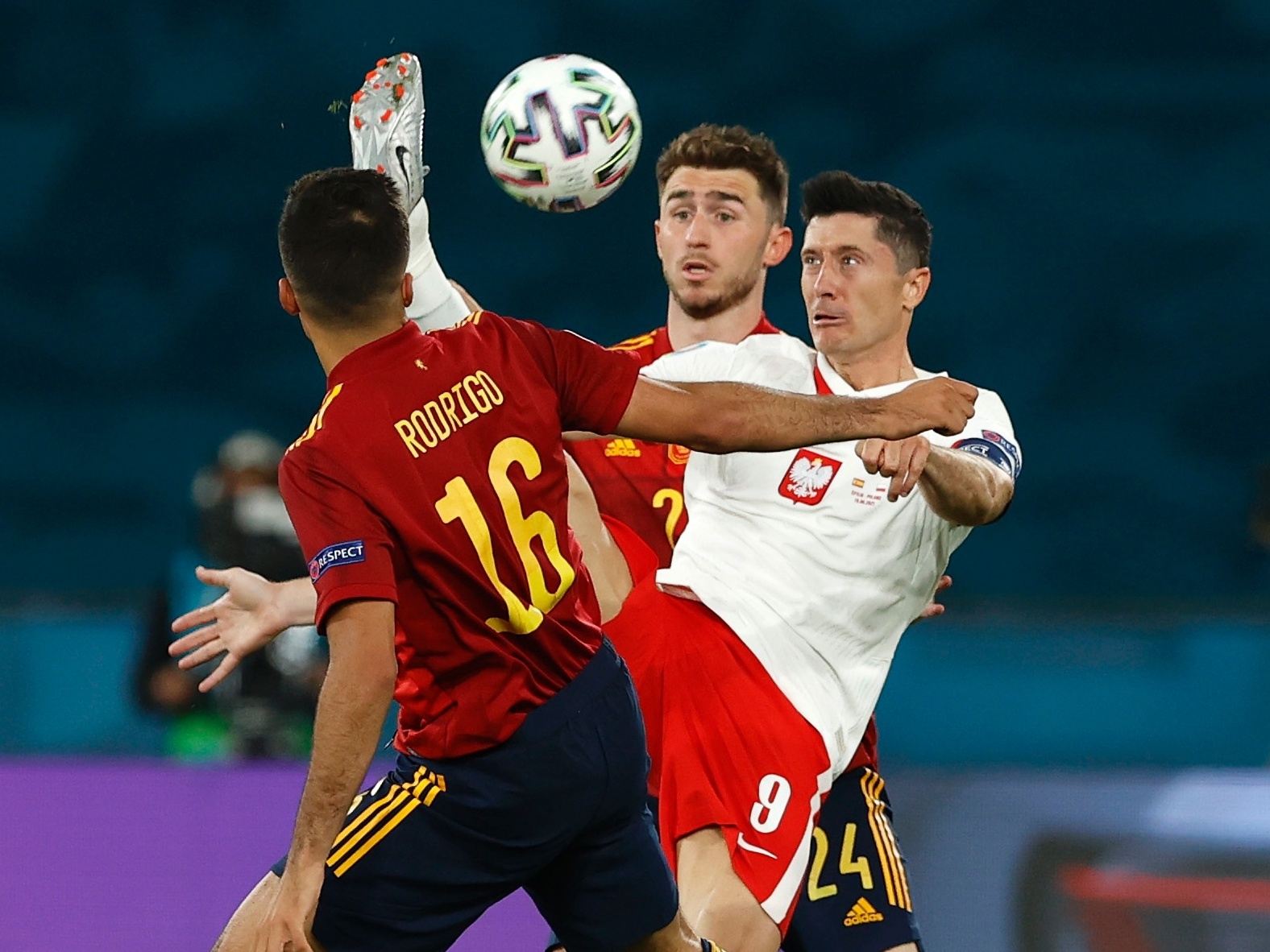 Arsenal vira contra o Tottenham após sofrer golaço de letra de Lamela