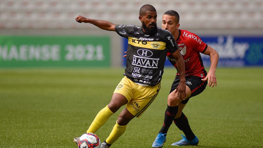 Wilian Simões, do Cascavel, na partida de ida contra o Athletico Paranaense da semifinal do Campeonato Paranaense - DU CANEPPELE/ESTADÃO CONTEÚDO