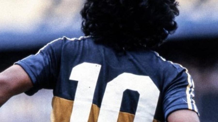 Maradona em ação com a camisa 10 do Boca Juniors - Reprodução