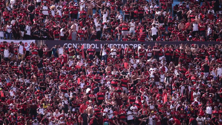 Torcida do Flamengo no Centenário para o jogo contra o Palmeiras - Ettore Chiereguini/AGIF