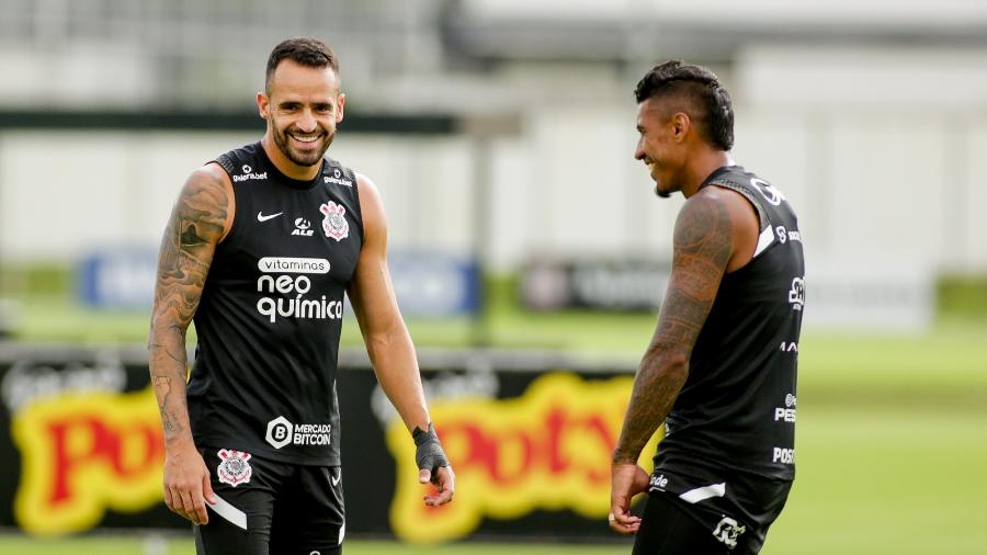 Renato Augusto e Paulinho durante treinamento no CT Joaquim Grava  - Rodrigo Coca/ Ag. Corinthians 