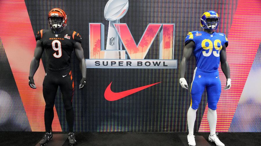 Manequins com uniformes dos Bengals e dos Rams antes do duelo das equipes no Super Bowl LVI - Kirby Lee/USA Today