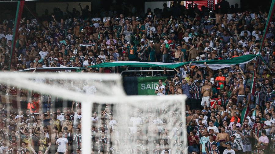 Torcida do Fluminense compareceu em bom número no Nilton Santos para duelo com o Olimpia, pela Libertadores - Lucas Merçon / Fluminense