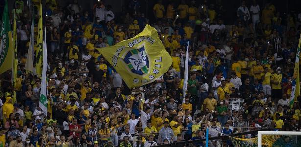 Perto da Copa, público da internet retoma interesse por futebol no Brasil