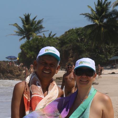 Ausência feminina é desafio para campeonato de surfe nu no Brasil