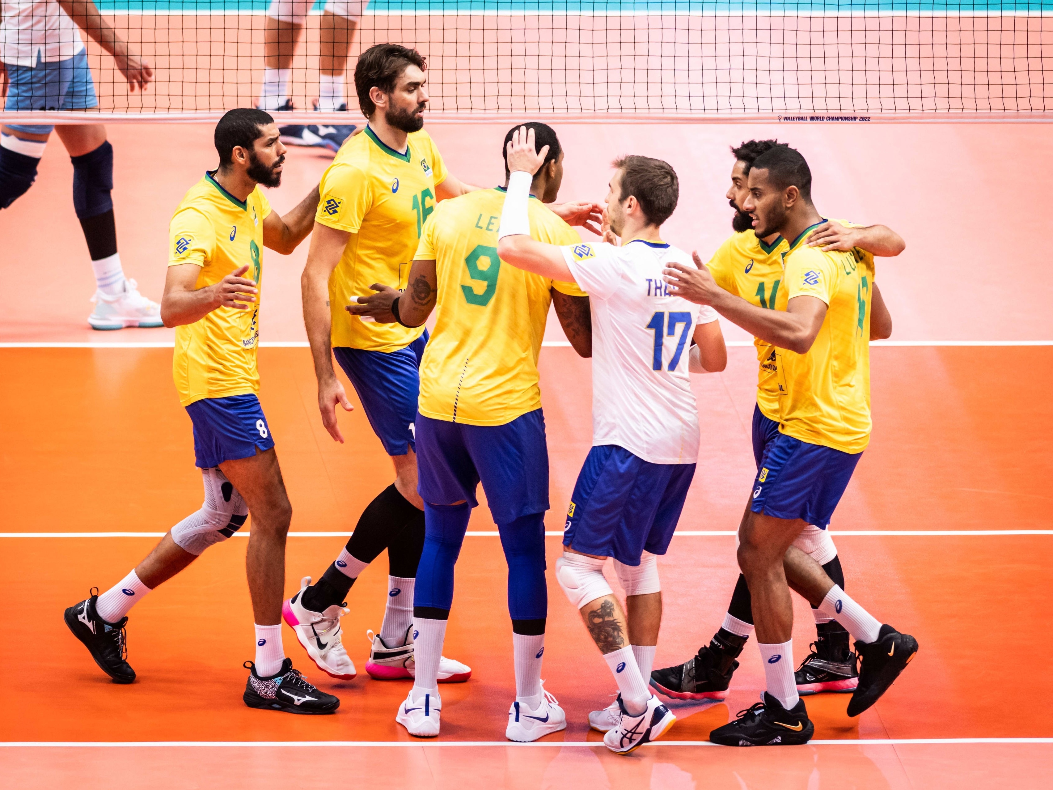 Seleção de vôlei repete futebol e deixa número 24 de fora das camisas