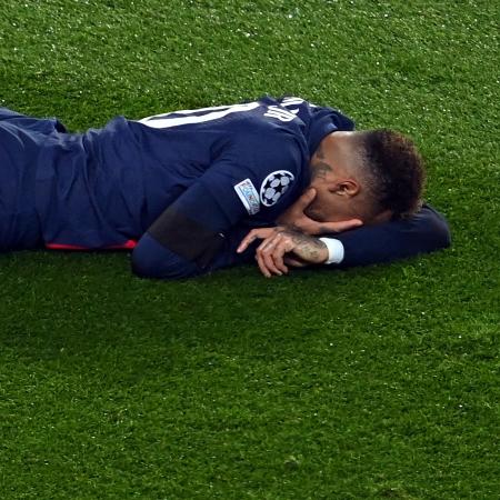 Neymar sente dores em PSG x Bayern de Munique, jogo da Champions League - Alain JOCARD / AFP