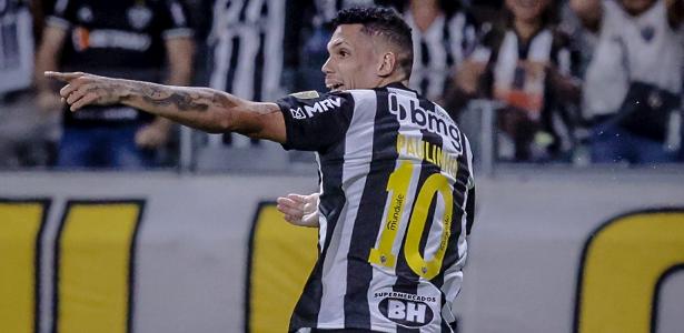Paulinho comemora seu gol na partida entre Atlético-MG e Millonarios, pela pré-Libertadores