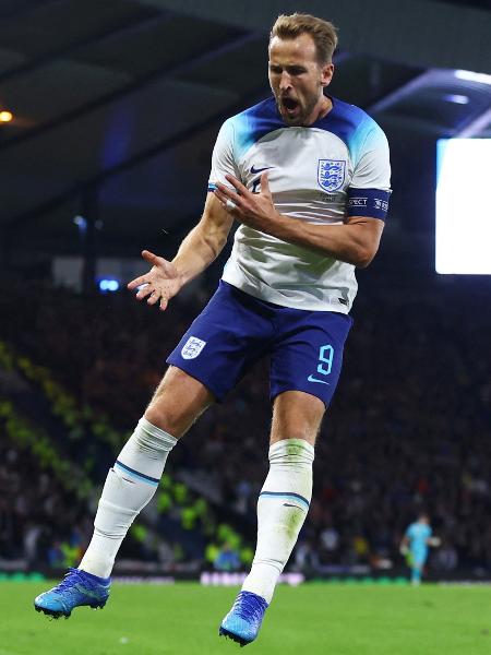Harry Kane celebra gol no amistoso entre Inglaterra x Escócia
