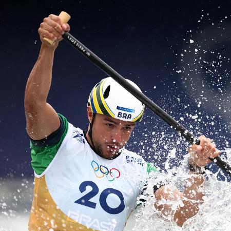 Pepê Gonçalves, do Brasil, em prova da canoagem slalom nas Olimpíadas de Paris