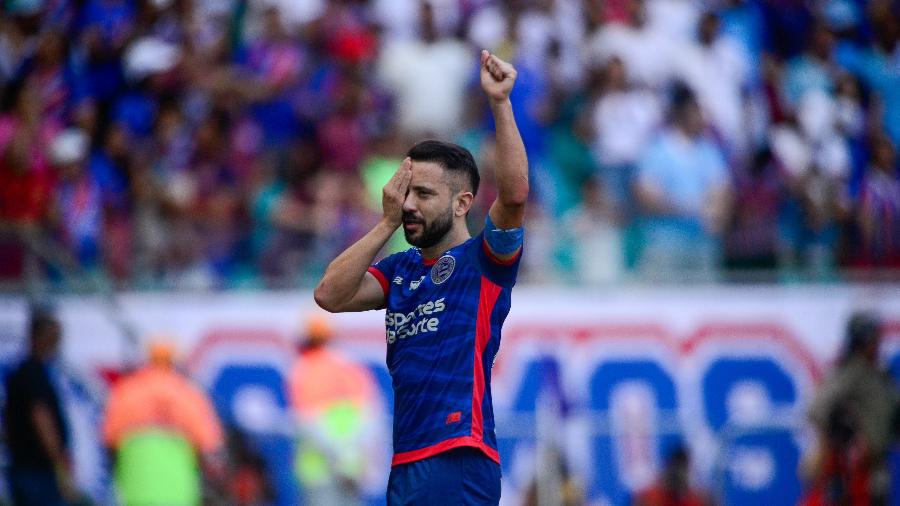 Everton Ribeiro, do Bahia, comemora gol contra o Vitória no Campeonato Brasileiro