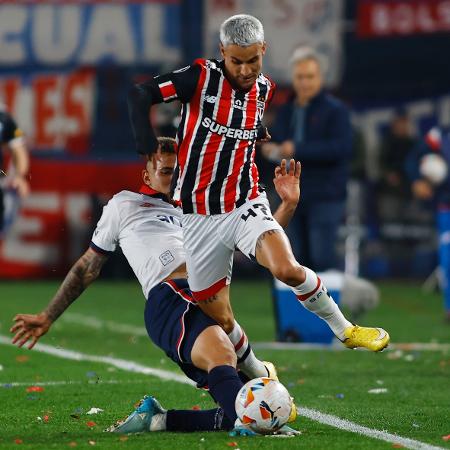 Ferreirinha em ação durante Nacional-URU x São Paulo, duelo da Libertadores - Ernesto Ryan/Getty Images