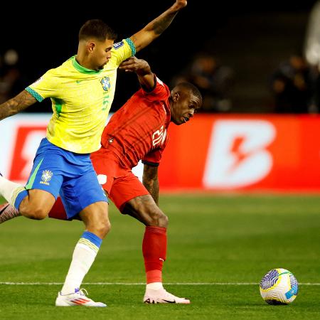 Jhegson jogou pelo Equador, mas ainda briga por chance no São Paulo