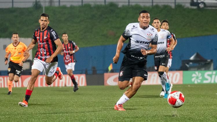 Nicollas em ação durante Corinthians x Ituano, duelo da Copinha