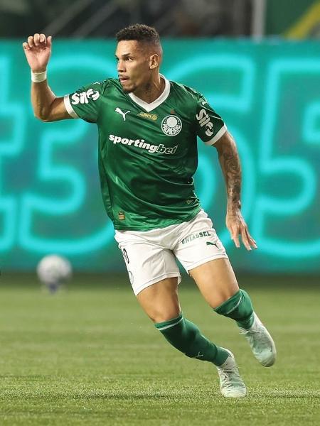 Paulinho fez sua partida com mais minutos pelo Palmeiras diante o Bahia