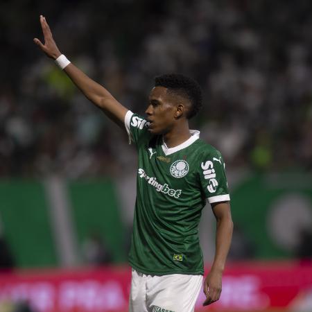 Estêvão, do Palmeiras, durante o clássico contra o São Paulo, pelo Brasileirão Estêvão, do Palmeiras, durante o clássico contra o São Paulo, pelo Brasileirão