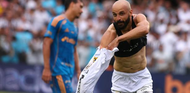 Santos garante vaga na Sul-Americana ao vencer Cruzeiro com dois gols de Thaciano.