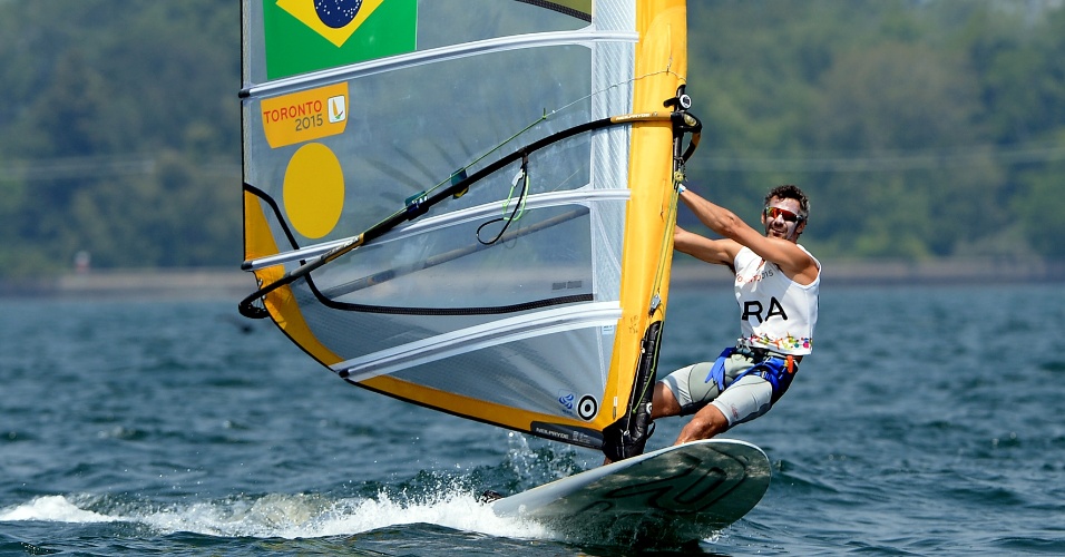Ricardo Winicki, o Bimba, compete pela categoria Windsurfing RS:X Masculino na vela