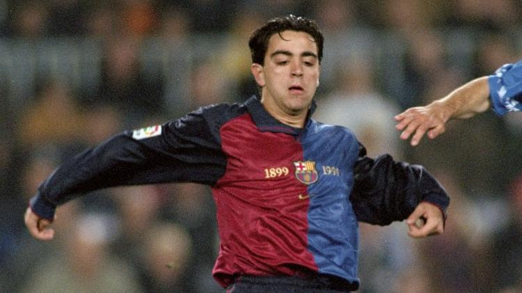 Xavi em ação pelo Barcelona em 1999