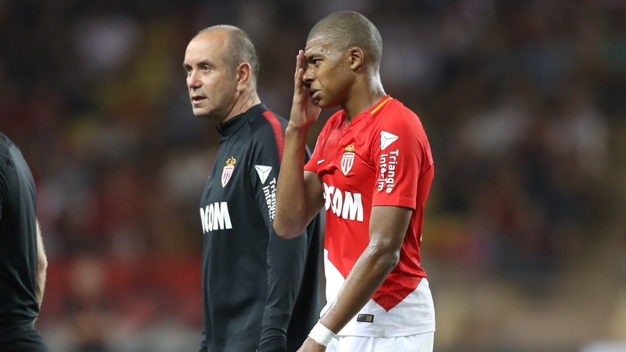 Mbappé está cada vez mais próximo de deixar o Monaco - Valery Hache/AFP
