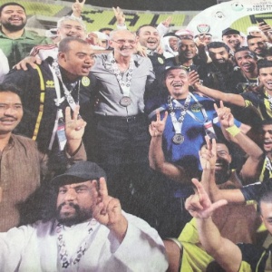 Ittihad Kalba, time do técnico brasileiro Jorvan Vieira, comemora acesso nos Emirados Árabes - Arquivo pessoal/Jorvan Vieira - Arquivo pessoal/Jorvan Vieira
