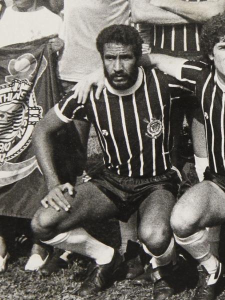 Mauro posa com o time do Corinthians antes da final do Paulista de 1982 - José Maria da Silva/Folhapress