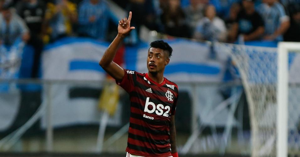 Bruno Henrique comemora gol do Flamengo contra o Grêmio