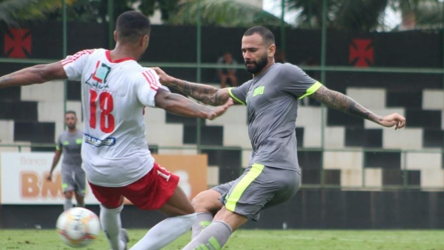 Zagueiro Leandro Castan durante jogo-treino do Vasco contra o Porto Real no CT do Almirante - Carlos Gregório Júnior / Vasco