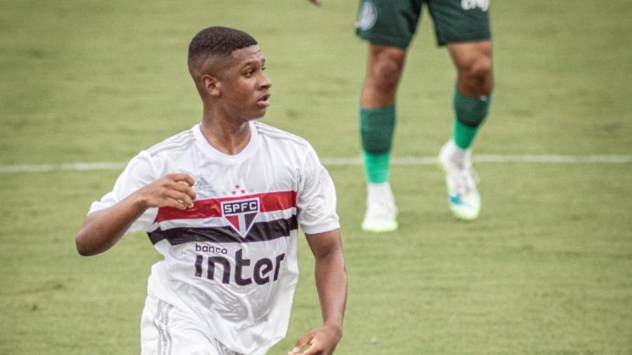 Léo Silva, volante do sub-17 do São Paulo - Divulgação/São Paulo