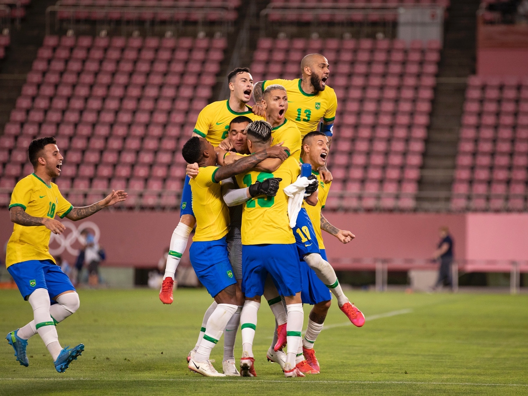 Brasil vence o México nos pênaltis e vai em busca do bi no futebol - Placar  - O futebol sem barreiras para você