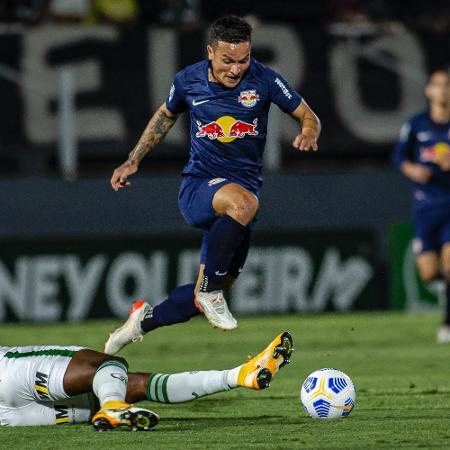 Artur, atacante do Red Bull Bragantino, durante a partida contra o América-MG, pelo Brasileirão - Diogo Reis/AGIF