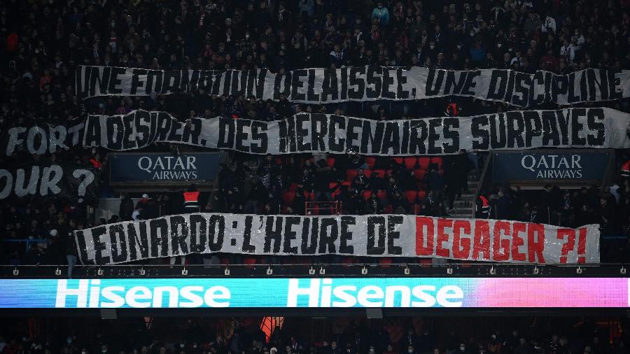 Torcedores do PSG protestam em jogo contra o Rennes - FRANCK FIFE / AFP