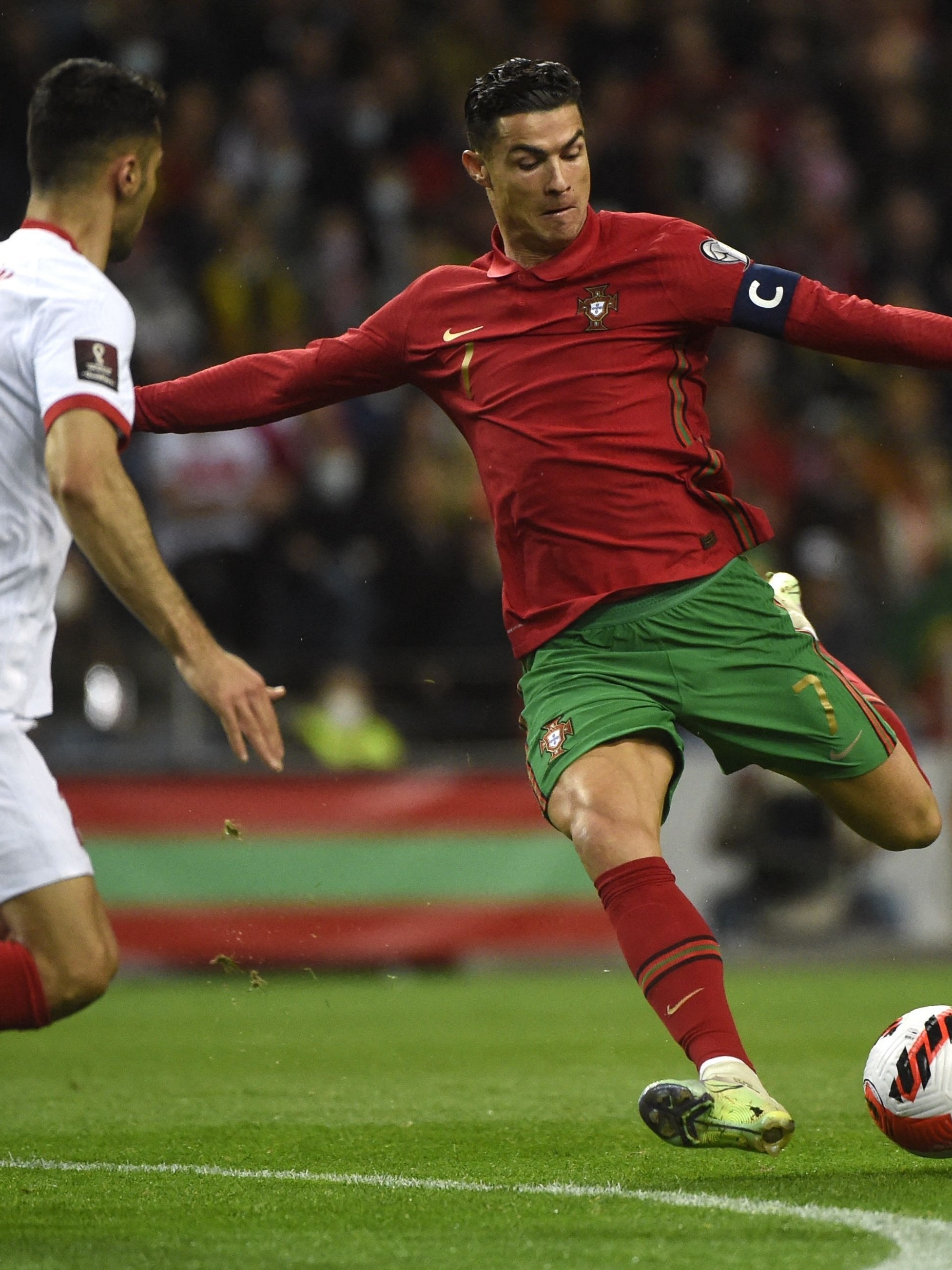 VÍDEO: será Ronaldo o melhor do mundo a acertar com bolinhas num copo? -  CNN Portugal