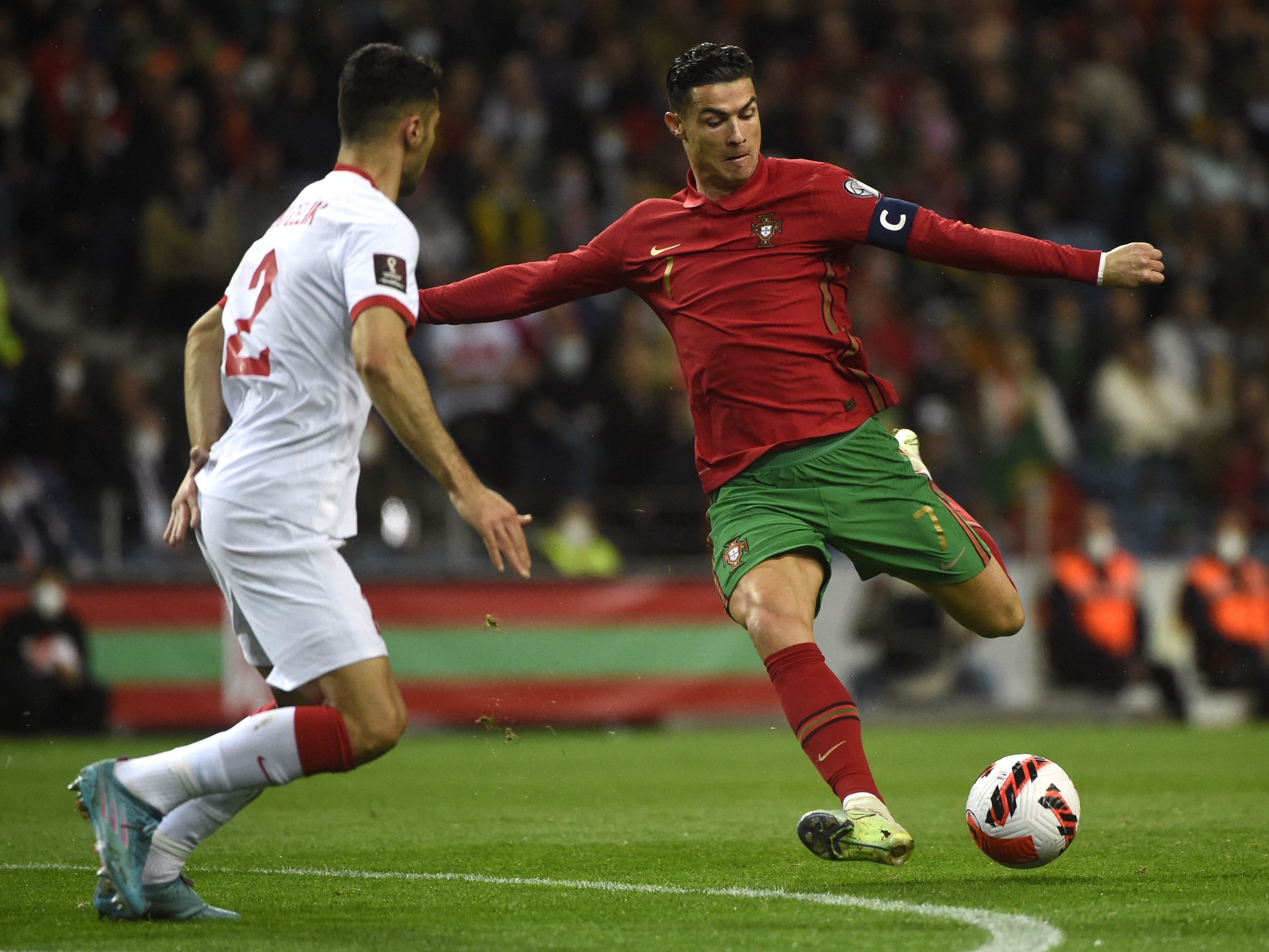 Portugal vence Turquia em casa e mantém sonho da Copa vivo