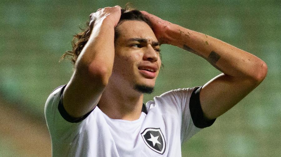 Matheus Nascimento, do Botafogo, lamenta chance perdida contra o América-MG, pela Copa do Brasil - Fernando Moreno/AGIF