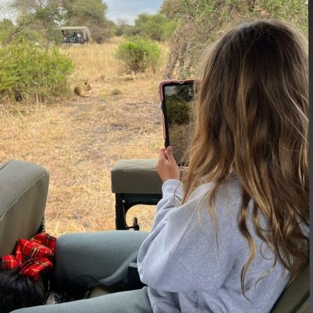 Tom Brady registrou a filha Vivian Lake em passeio de safári