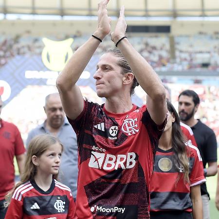 Filipe Luis foi homenageado em sua despedida do Flamengo  - Alexandre Loureiro/AGIF