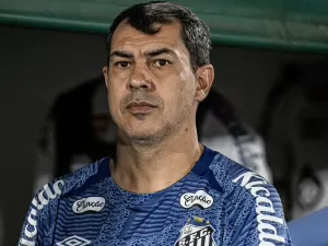 Corinthians ouve desejo de Carille voltar e enrola Ramón Díaz