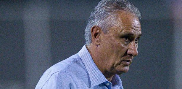 Tite critica calendário e pede redução de estaduais após vitória do Flamengo.
