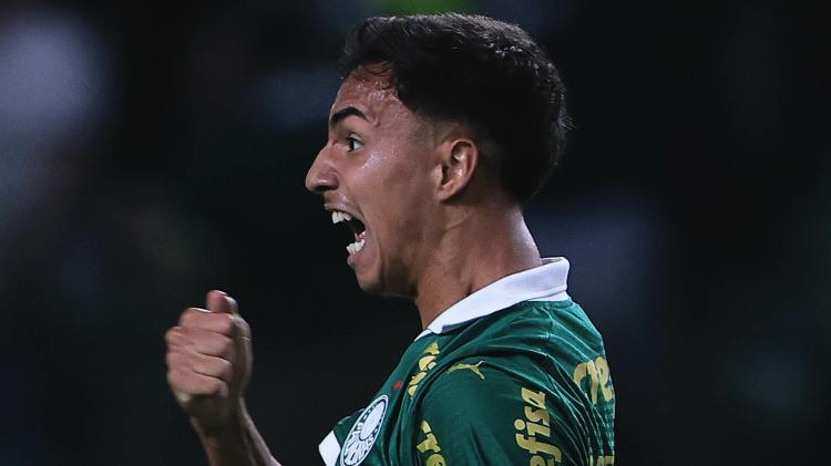 Vitor Reis comemora gol marcado pelo Palmeiras contra o Flamengo, pela Copa do Brasil