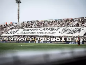 Torcedores do Santos voltam a cobrar elenco: "Série A é obrigação"