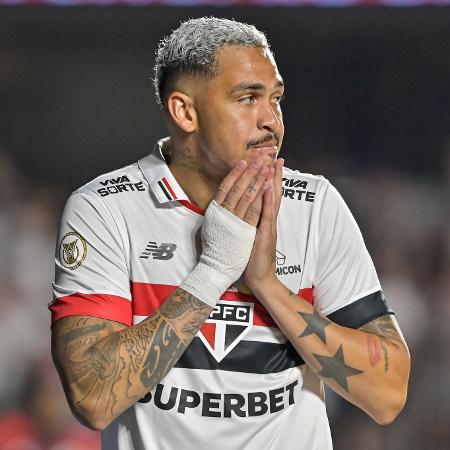 Luciano se lamenta durante São Paulo x Inter, confronto do Campeonato Brasileiro