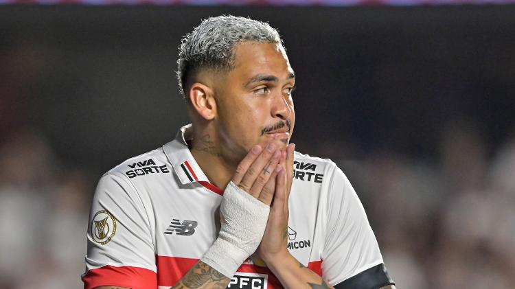 Luciano se lamenta durante São Paulo x Inter, confronto do Campeonato Brasileiro