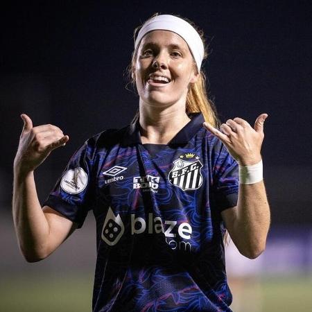 Ketlen comemora gol do Santos em jogo contra o Colo-Colo, pela Libertadores feminina