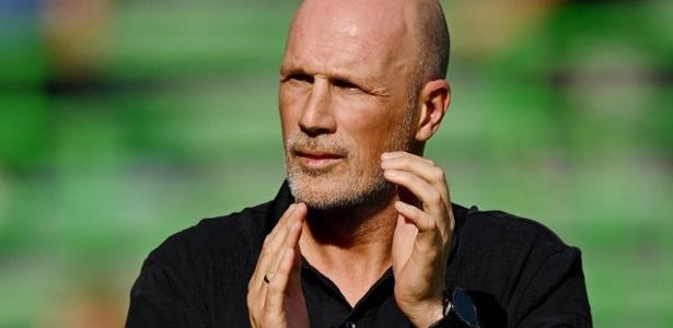 Técnico lista 81 ligas com VAR após polêmico gol de mão: 'Brasil, nas duas'