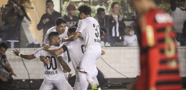 Gabriel Barbosa marcou dois dos três gols da vitória santista contra o Sport - Ricardo Nogueira/Folhapress