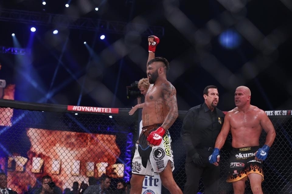 Tito Ortiz, ex-campeão do UFC, desafiou o dono do cinturão Liam McGeary e foi finalizado - Divulgação