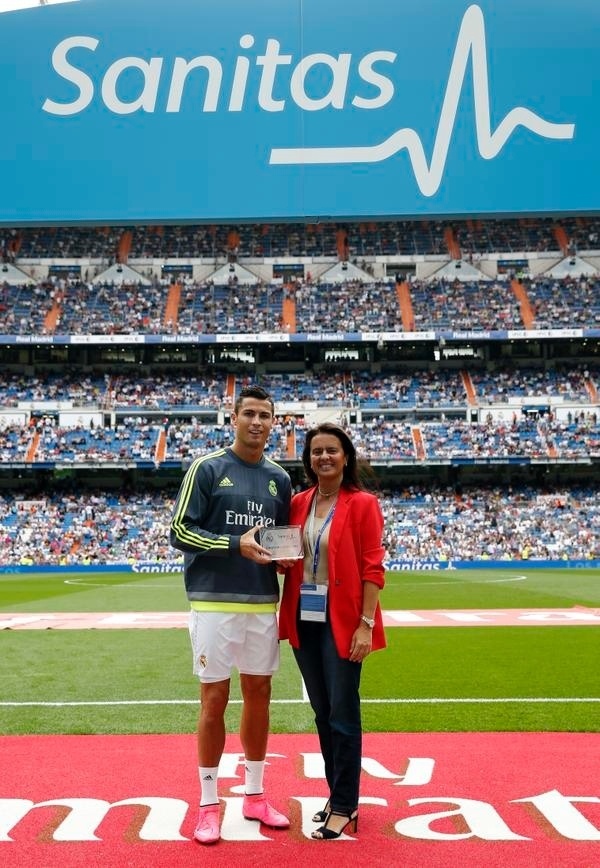 Cristiano Ronaldo recebe prêmio de jogador mais saudável do Real Madrid na temporada 2014/2015